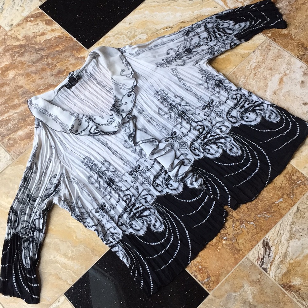 Separates by New York City design co. B & W tunic